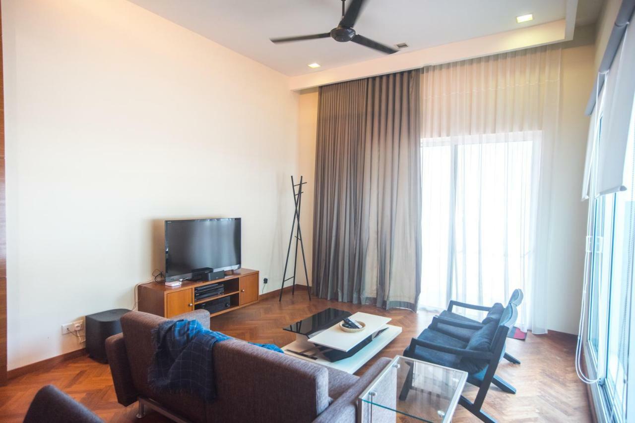 The Suites At Waterside Straits Quay By Plush Bagan Jermal ภายนอก รูปภาพ
