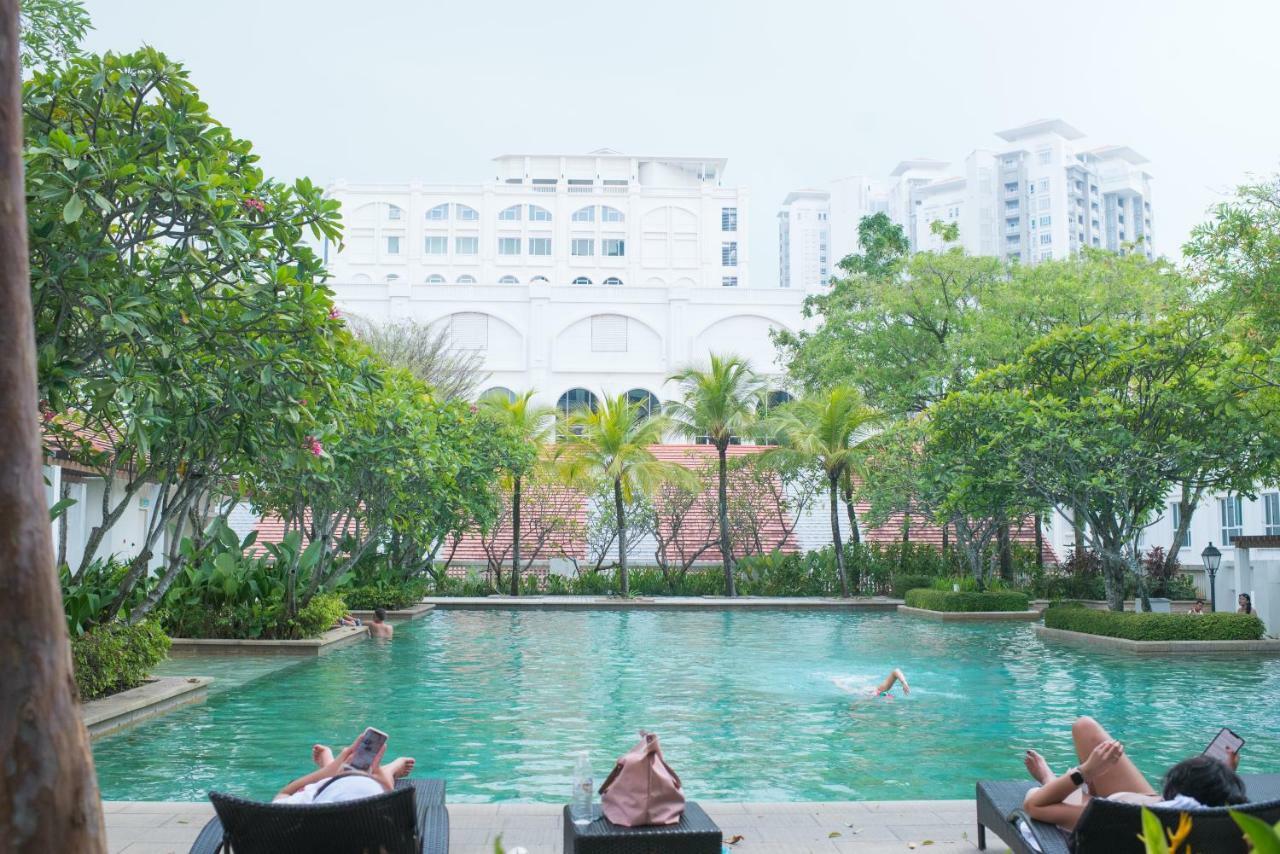 The Suites At Waterside Straits Quay By Plush Bagan Jermal ภายนอก รูปภาพ