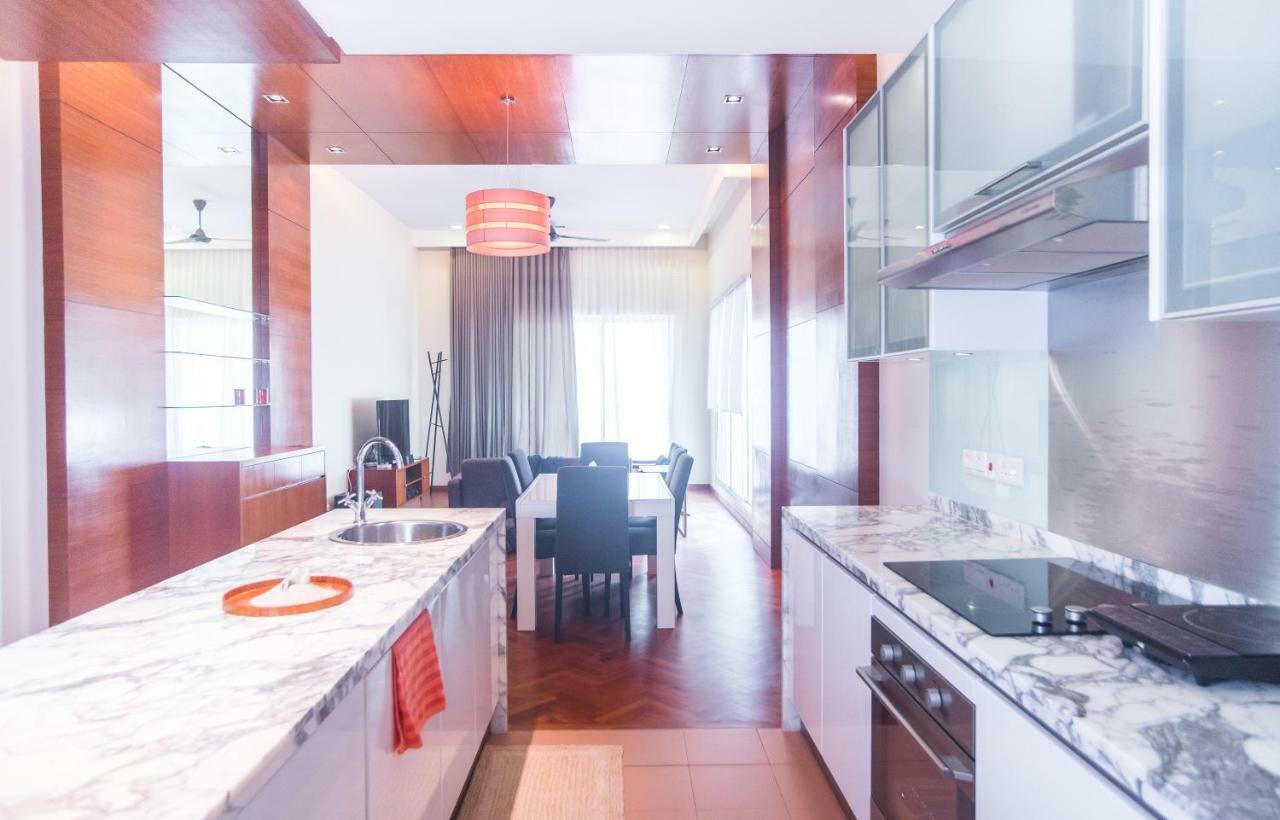 The Suites At Waterside Straits Quay By Plush Bagan Jermal ภายนอก รูปภาพ